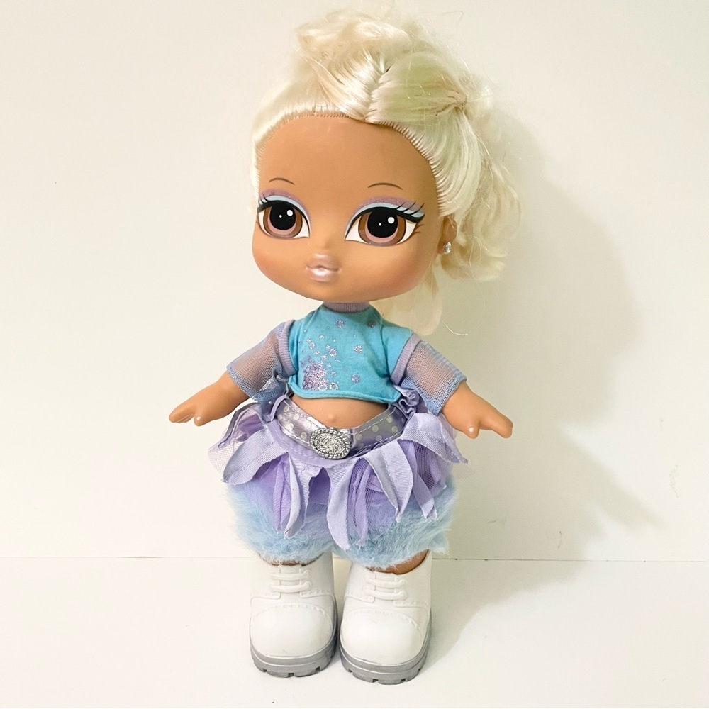 BRATZ Big Babyz Vinessa Ice Champions Brown Eyes Blonde Doll MGA
